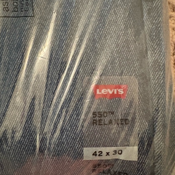 Men’s Levi's Classic Relaxed Blue Jeans, Size 42x30 NWT - Picture 4 of 4